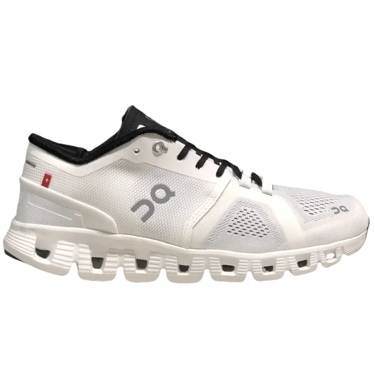 On Cloud X1 women’s white